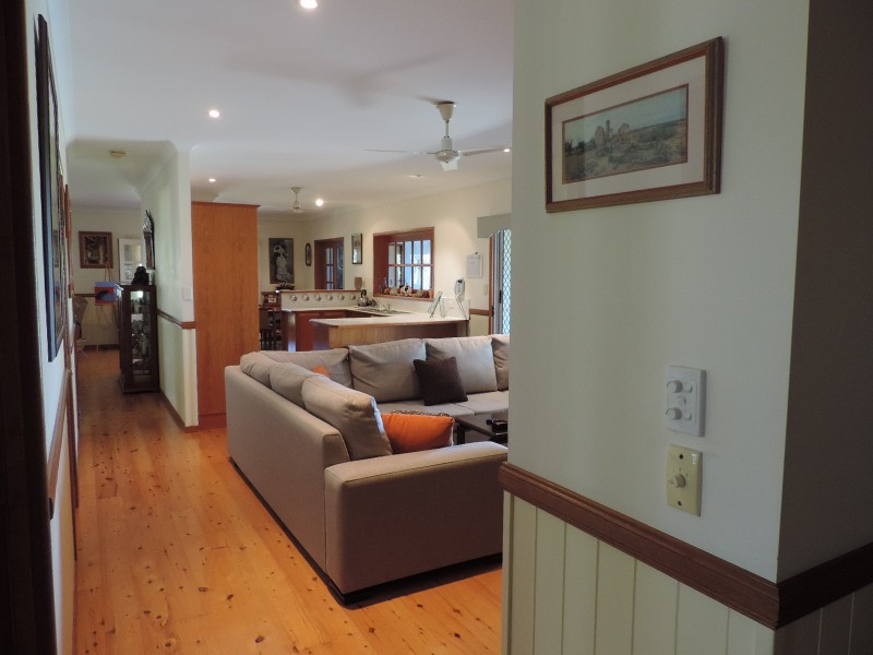 49 Daveys Dr, Branyan QLD 4670