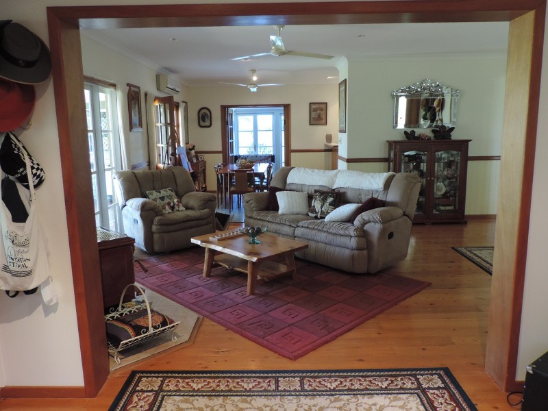 49 Daveys Dr, Branyan QLD 4670