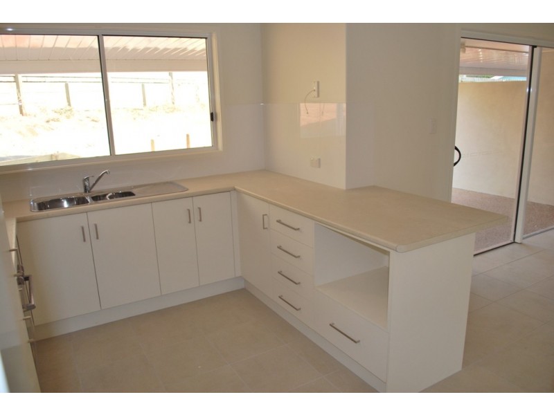 Unit 2-2a Pinnacle Ct, Avoca QLD 4670