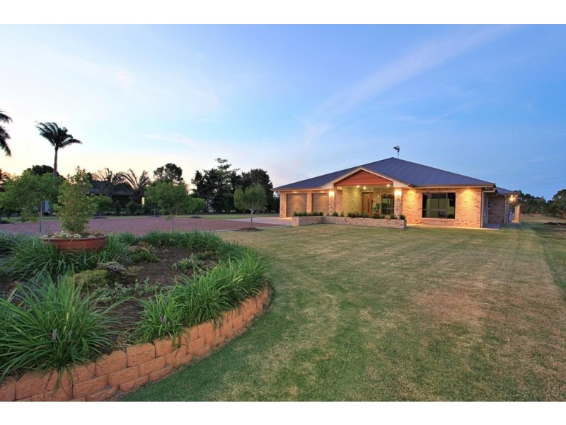 25 Pinto Av, Branyan QLD 4670