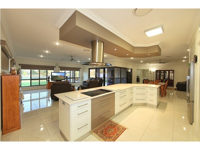 25 Pinto Av, Branyan QLD 4670