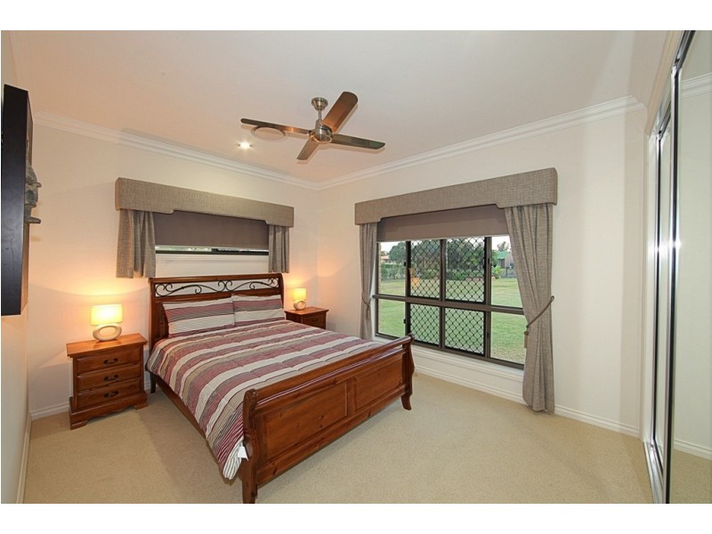 25 Pinto Av, Branyan QLD 4670