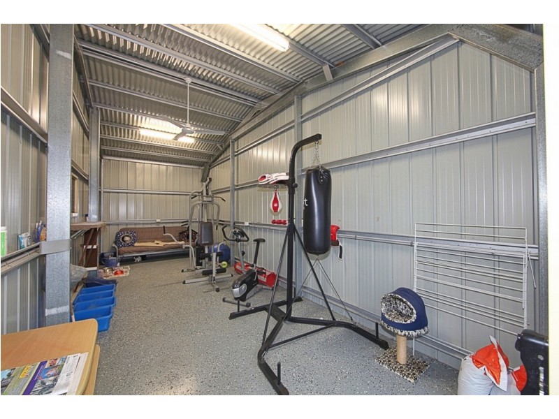 25 Pinto Av, Branyan QLD 4670