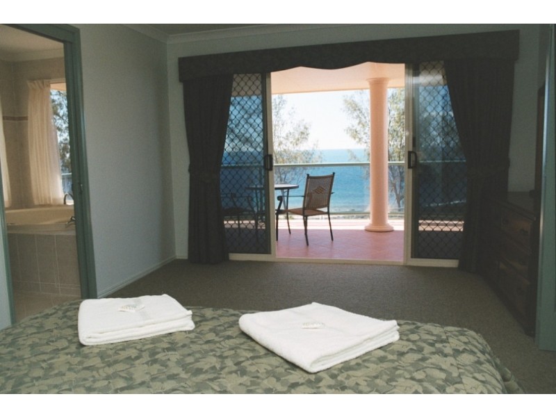 130 Barolin Esplanade, Coral Cove QLD 4670