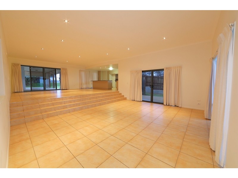 2 Arthur Brown Crt, Coral Cove QLD 4670