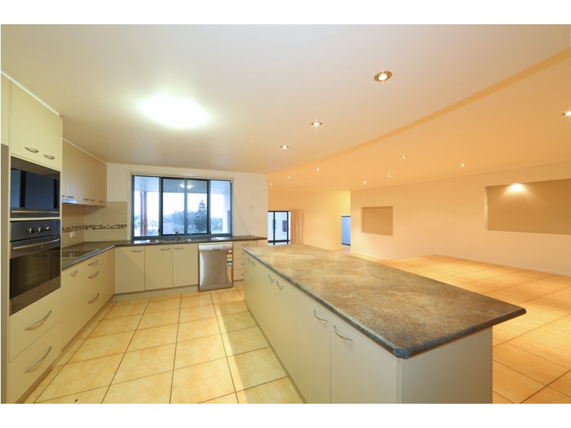 2 Arthur Brown Crt, Coral Cove QLD 4670