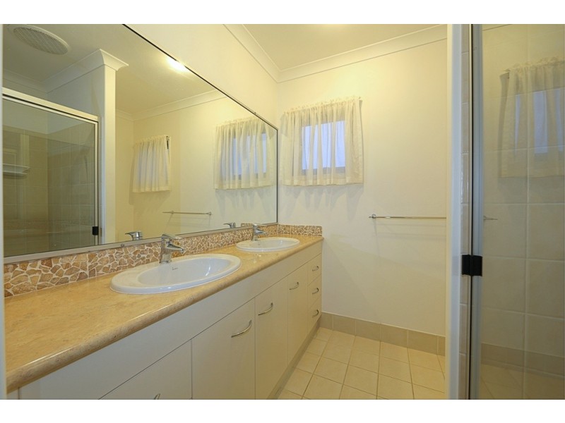 2 Arthur Brown Crt, Coral Cove QLD 4670