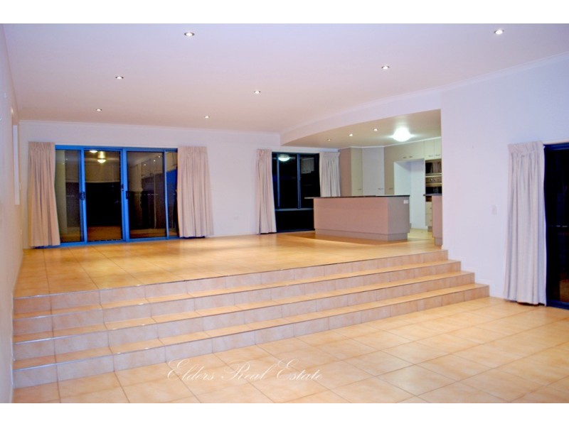 2 Arthur Brown Crt, Coral Cove QLD 4670