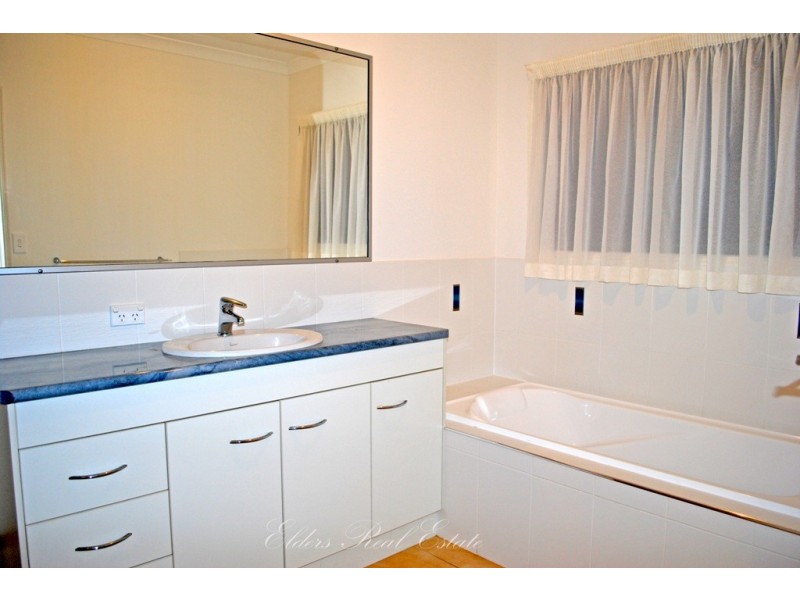 2 Arthur Brown Crt, Coral Cove QLD 4670