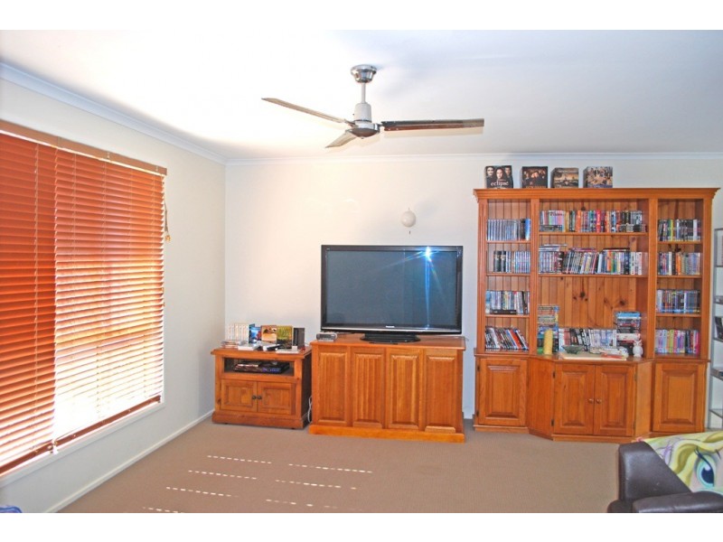 6 Berghofer St, Kepnock QLD 4670
