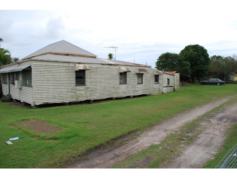 16 Roberts St, Bundaberg South QLD 4670