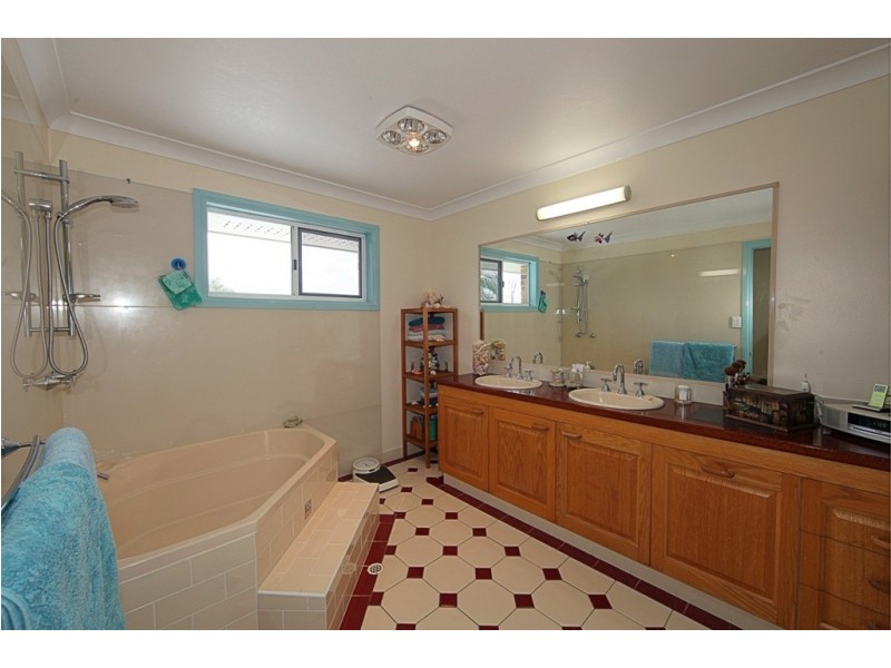 772 Gooburrum Rd, Welcome Creek QLD 4670