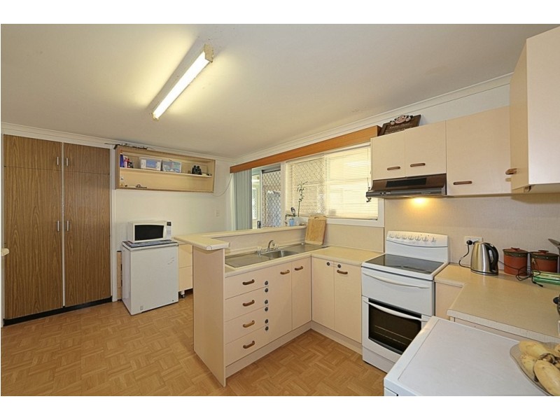 18 Loney St, Avenell Heights QLD 4670