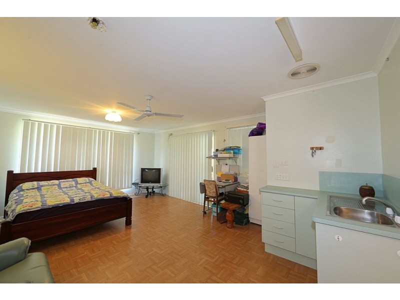 18 Loney St, Avenell Heights QLD 4670