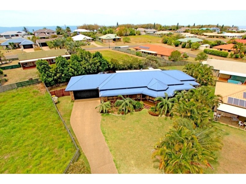 4 Bobby Pl, Coral Cove QLD 4670