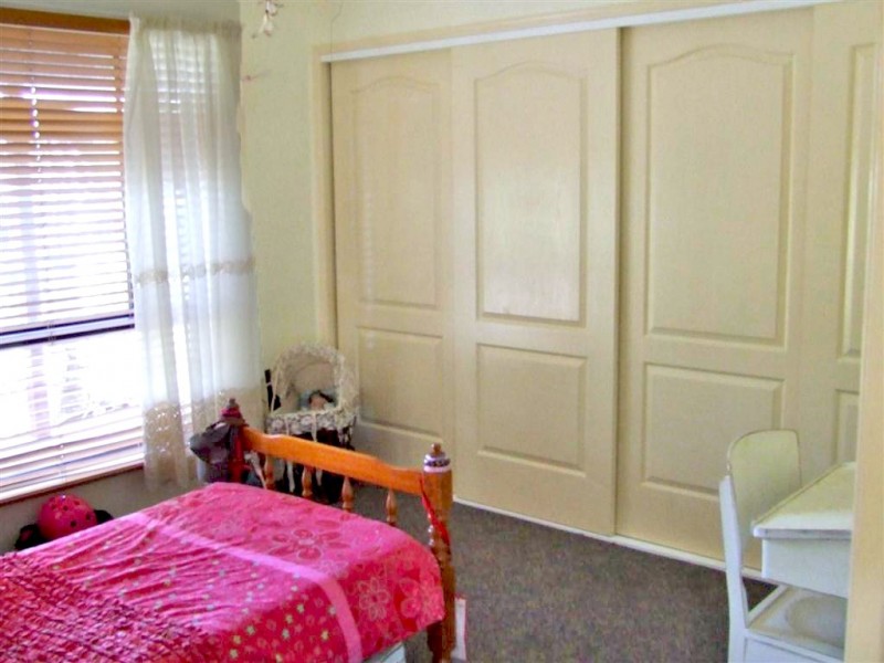 4 Bobby Pl, Coral Cove QLD 4670