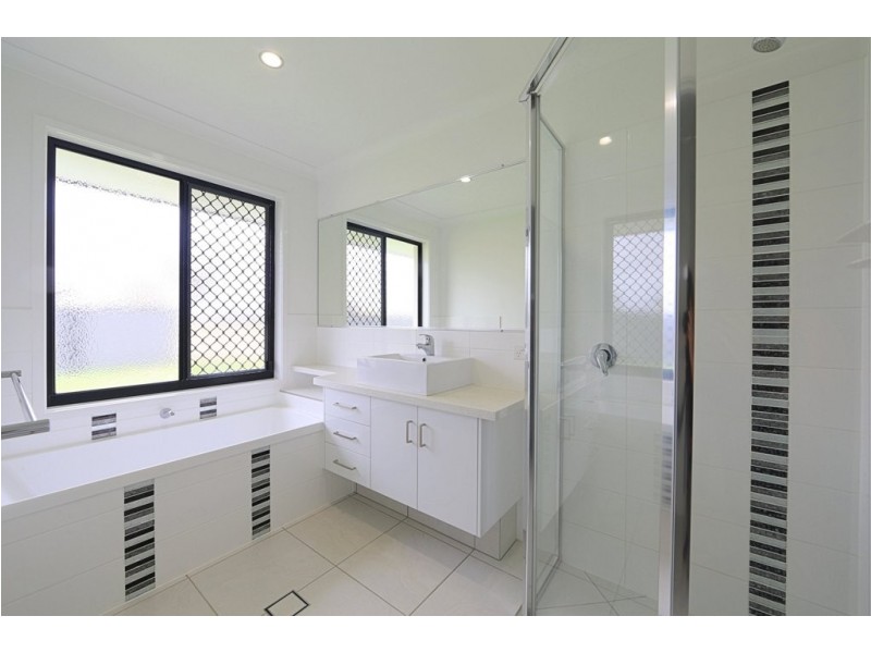 36 Palmerston Dr, Branyan QLD 4670