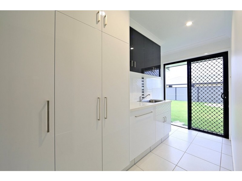 36 Palmerston Dr, Branyan QLD 4670