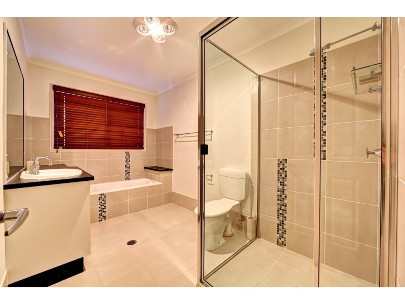 42 Mott St, Avoca QLD 4670