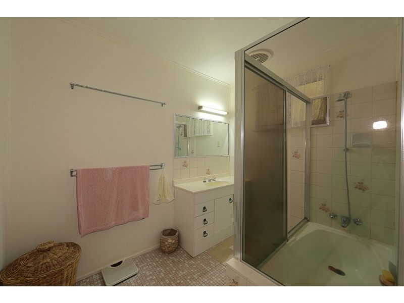 8 Rosedale Rd, Oakwood QLD 4670