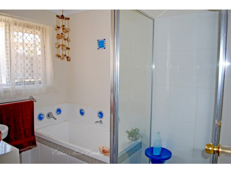 14 Green Av, Branyan QLD 4670