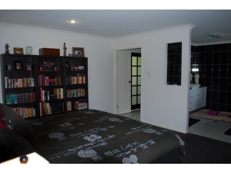 12 Sharondale Dr, Sharon QLD 4670