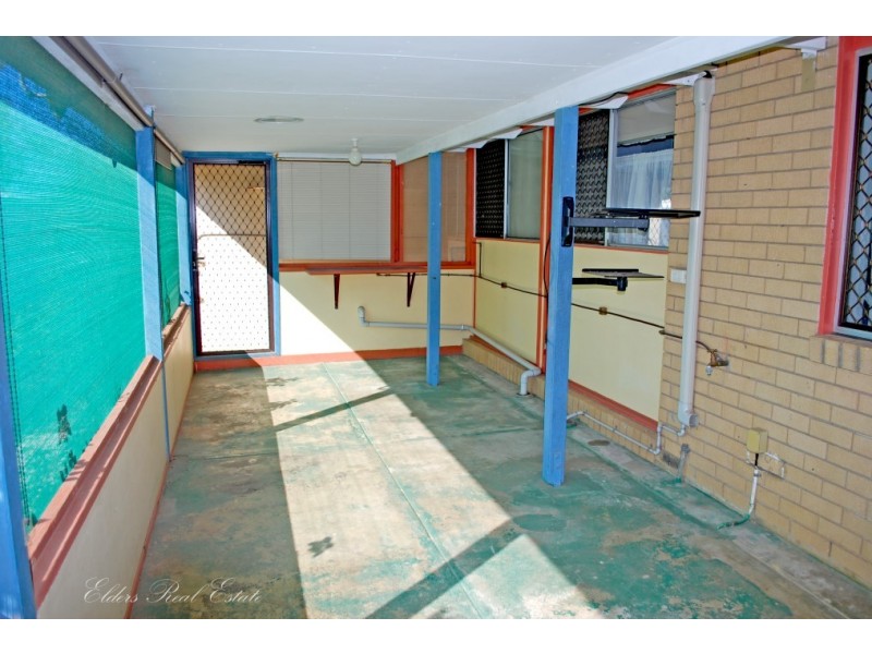 3 Robertson St, Kepnock QLD 4670