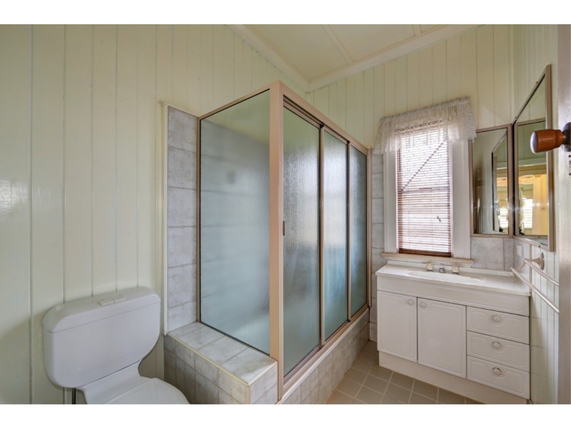 9 Victory St, Svensson Heights QLD 4670