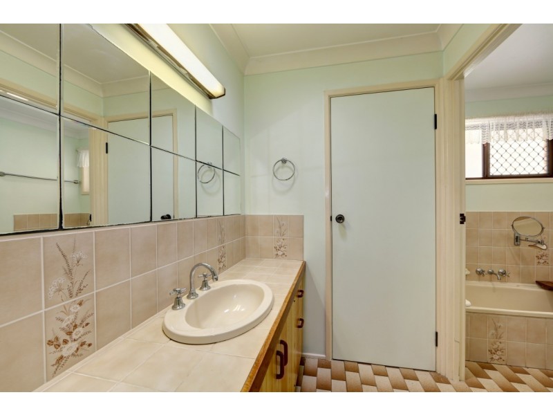 4 Sapphire, Millbank QLD 4670