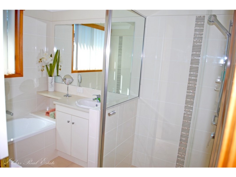 3 St Lucia Cr, Avoca QLD 4670