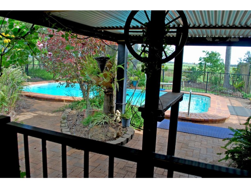 552 Clayton Rd, Alloway QLD 4670