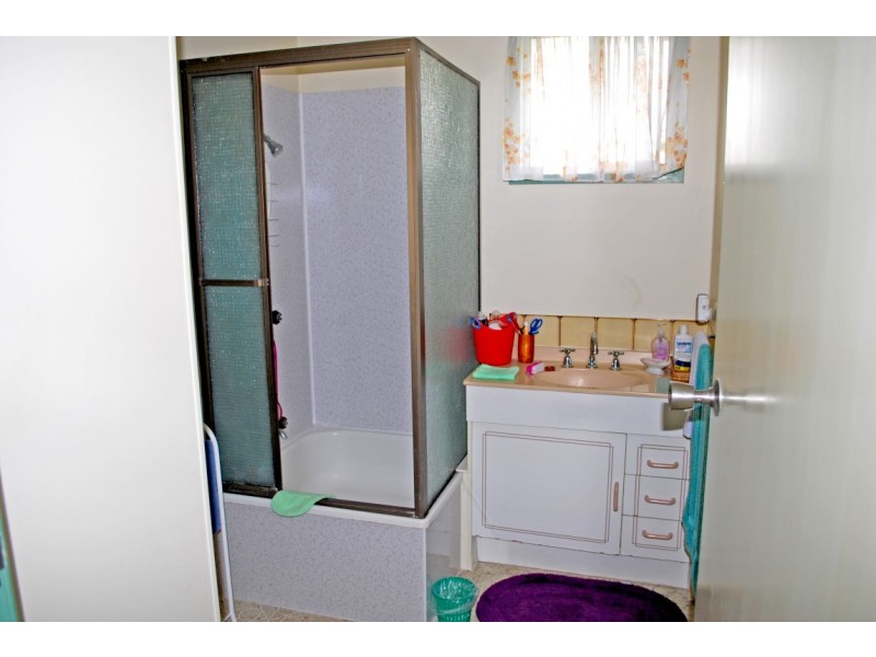 15 Robert St, Bundaberg South QLD 4670