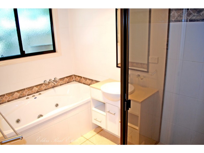 Unit 3, 6 Moran St, Svensson Heights QLD 4670