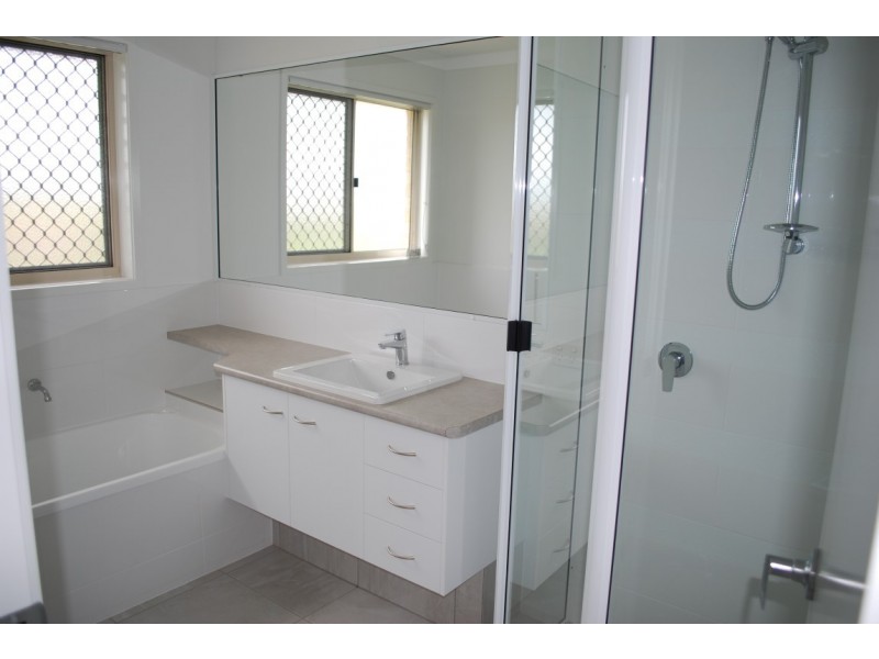 1 Undara Crt, Branyan QLD 4670