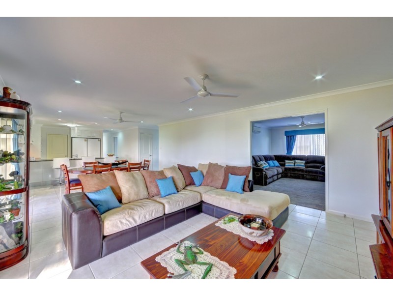 25 Palmerston Dr, Branyan QLD 4670