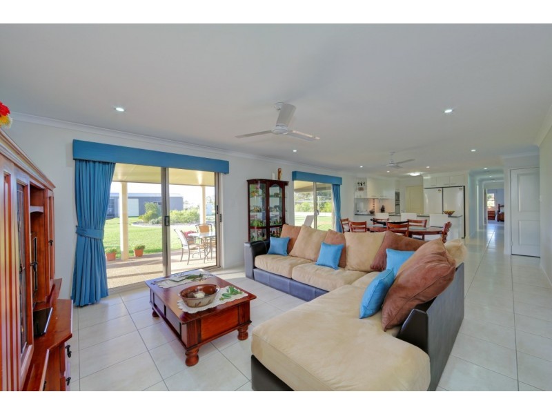 25 Palmerston Dr, Branyan QLD 4670