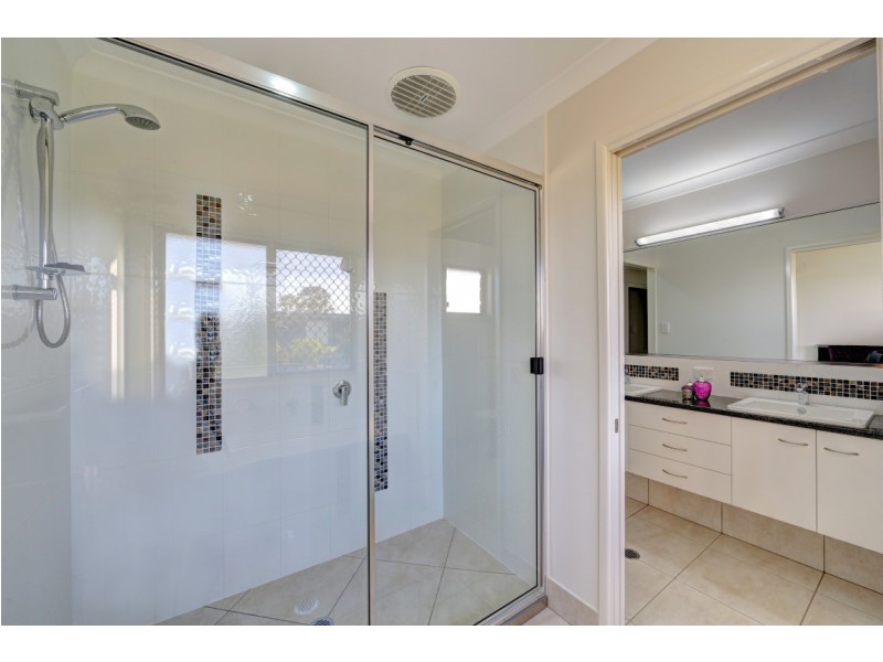 25 Palmerston Dr, Branyan QLD 4670