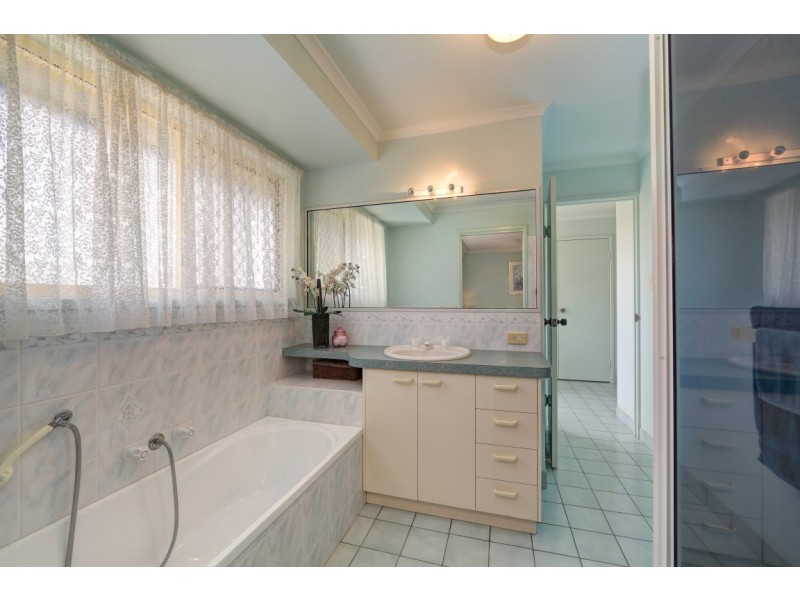 17 Bourke Ct, Norville QLD 4670