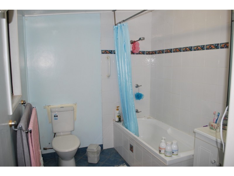 20 High St, Walkervale QLD 4670