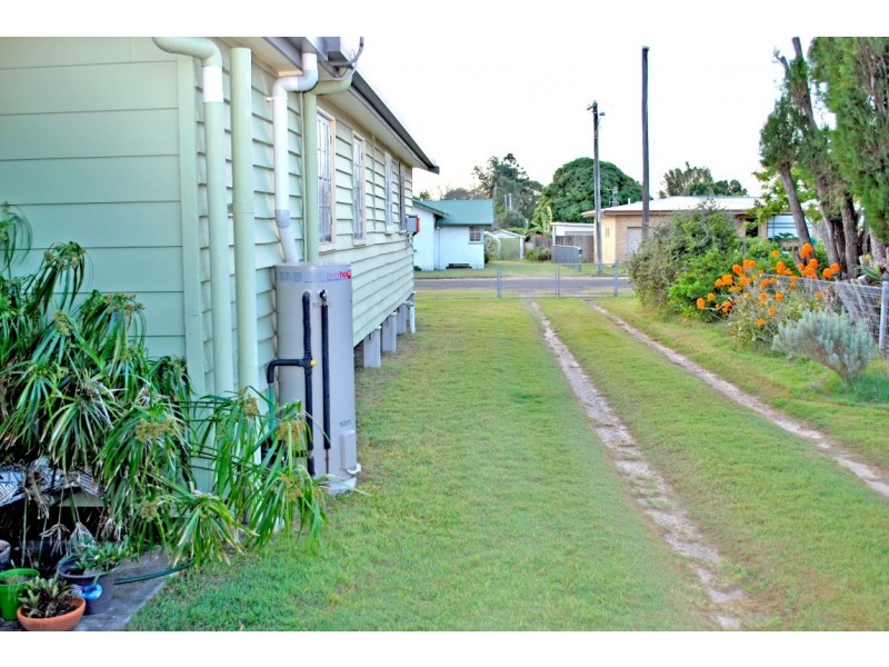20 High St, Walkervale QLD 4670