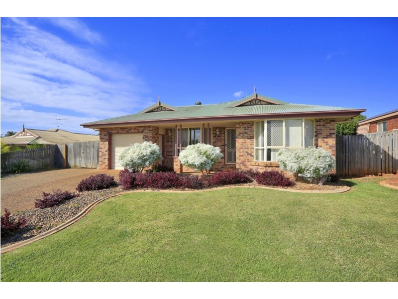16 Dennis Crt, Avoca QLD 4670