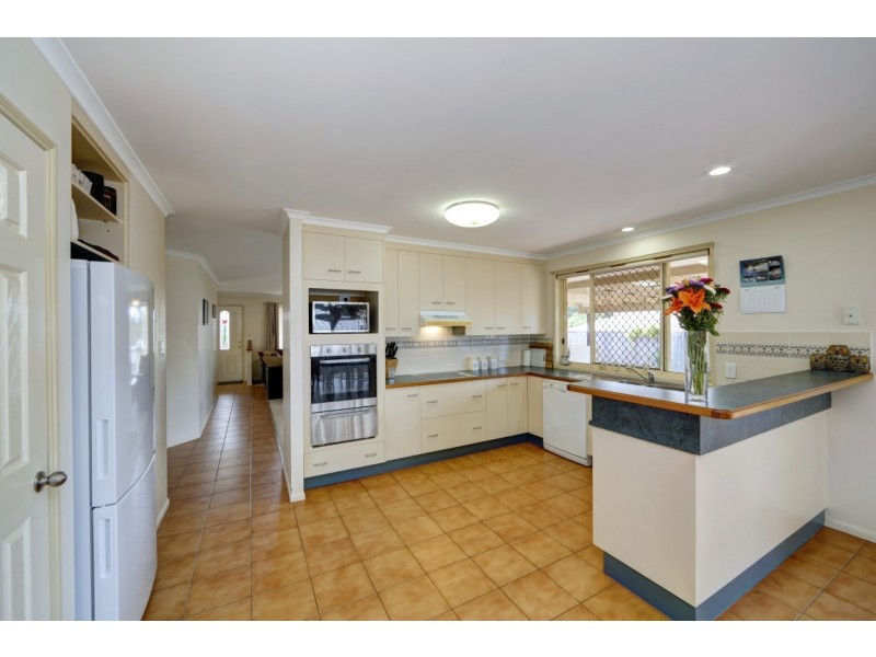 16 Dennis Crt, Avoca QLD 4670