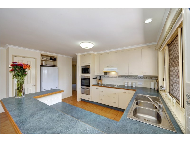 16 Dennis Crt, Avoca QLD 4670