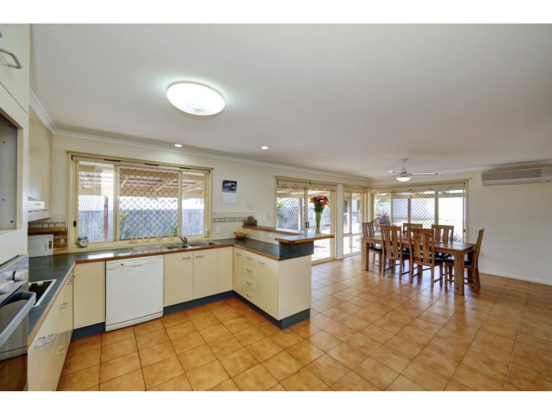 16 Dennis Crt, Avoca QLD 4670