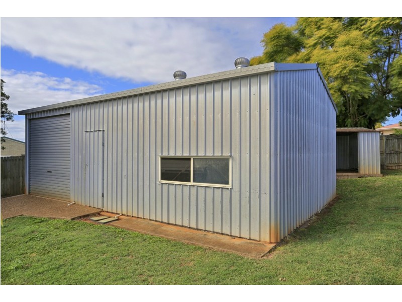 16 Dennis Crt, Avoca QLD 4670