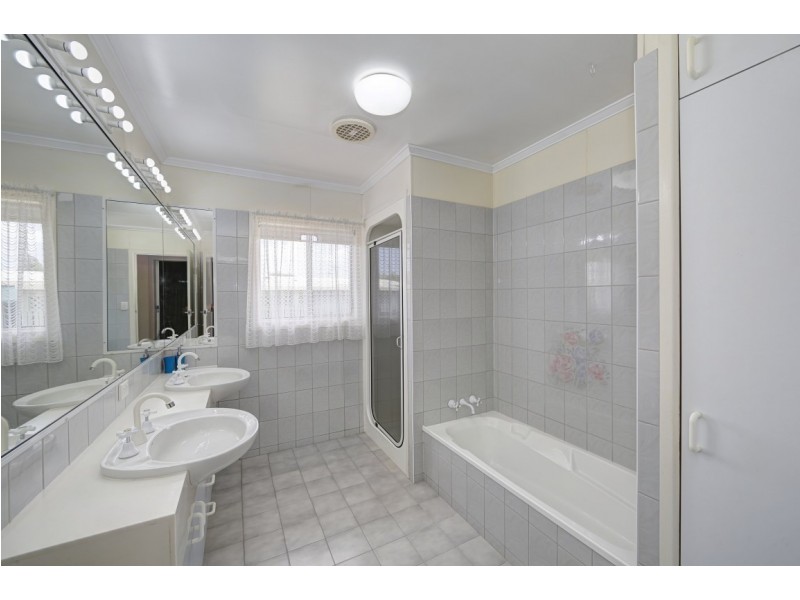 9 Schmidt St, Kepnock QLD 4670