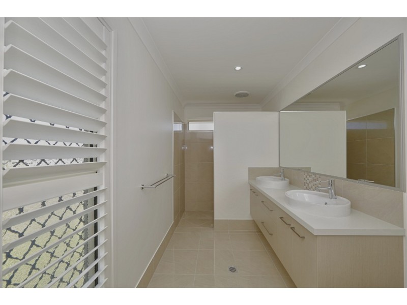 6 PALERMO AVENUE, Ashfield QLD 4670