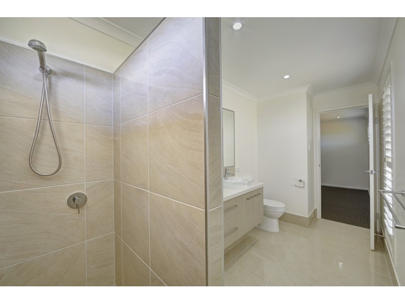 6 PALERMO AVENUE, Ashfield QLD 4670