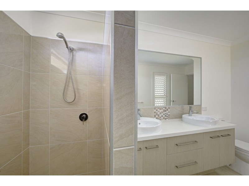 6 PALERMO AVENUE, Ashfield QLD 4670