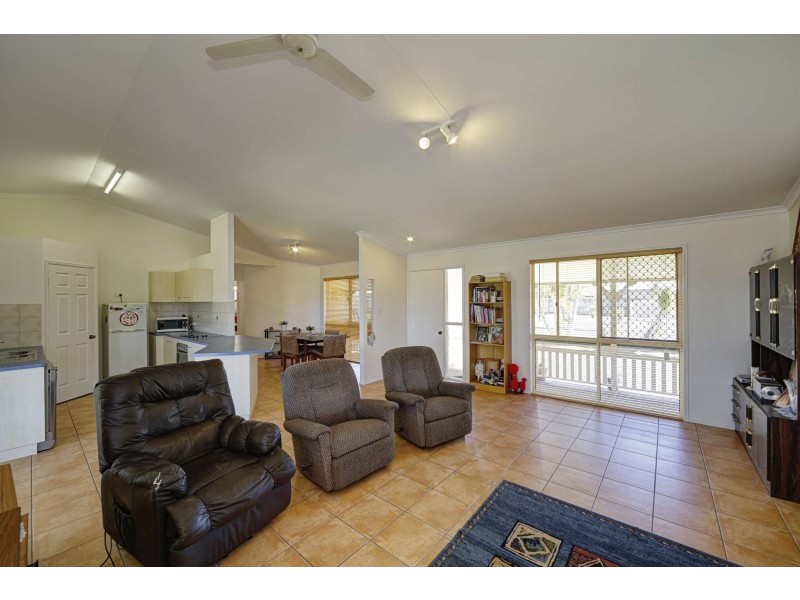 1/20 VASEY STREET, Avenell Heights QLD 4670